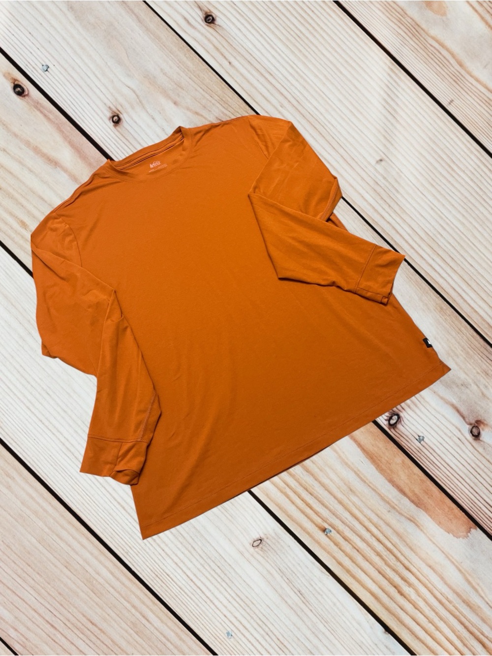 REI M orange long sleeve shirt with thumb holes